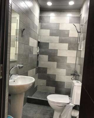 Гостевой дом Gurami Guest House 1 Батуми Двухместный номер Делюкс с 1 кроватью и балконом-5